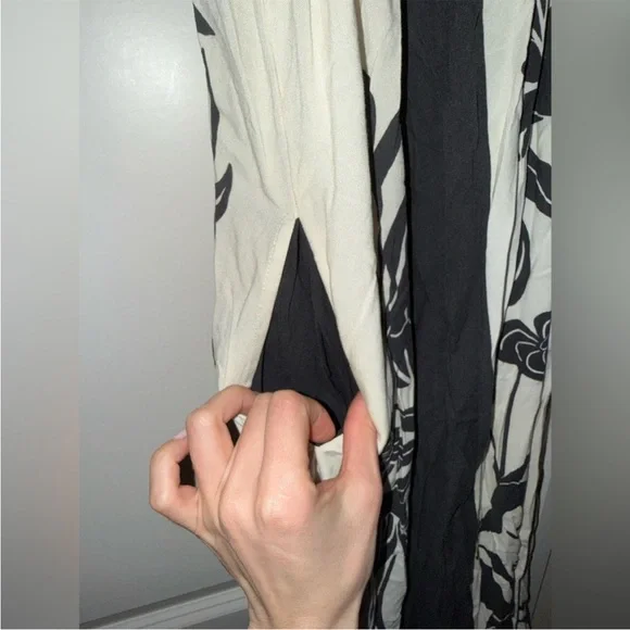 Farm Rio Sleeveless Square-Neck tropical Floral
Slim Midi Dress size XS - Picture 8 of 15